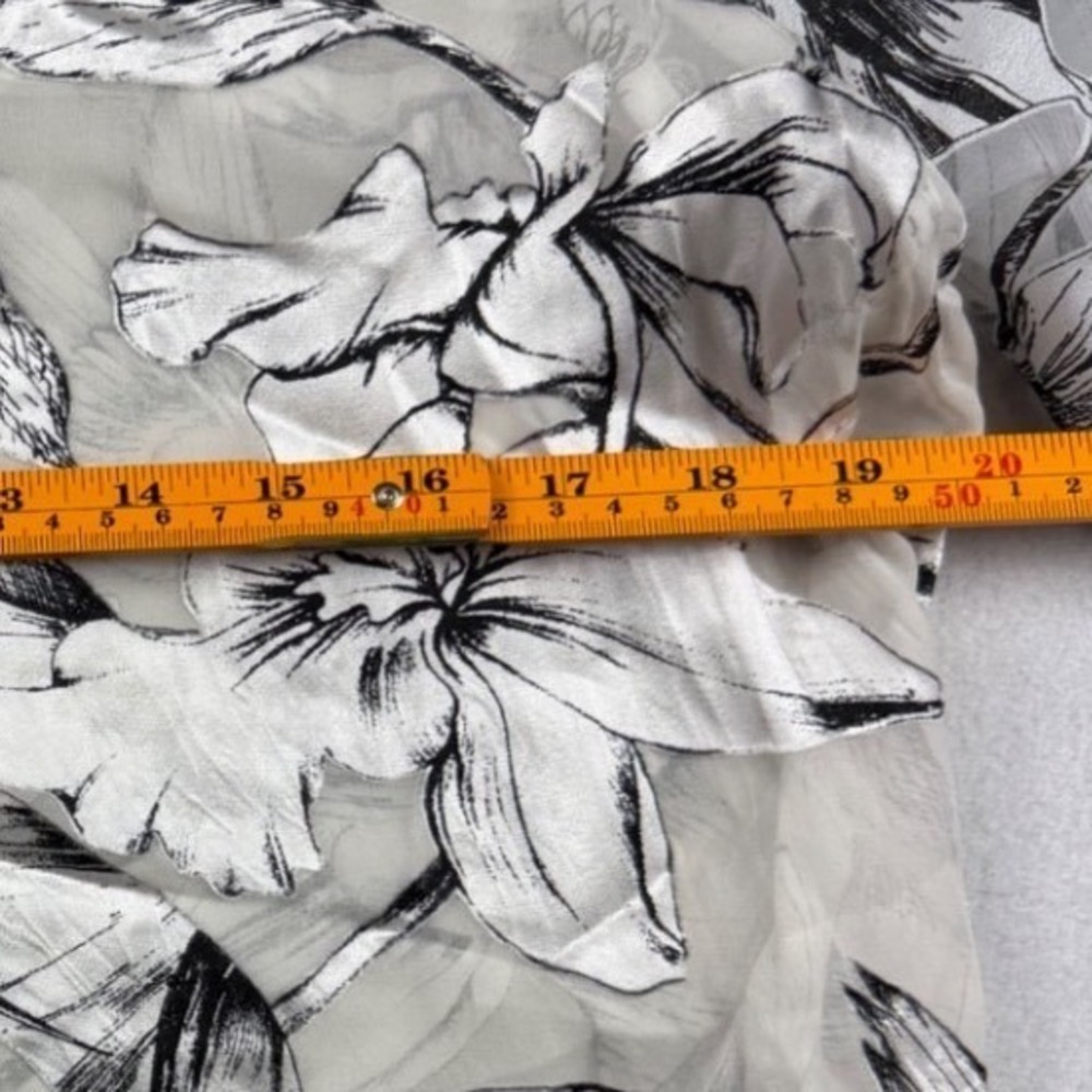 White House Black Market Burnout Floral Bird Blouse White Black Minimalist M - Picture 6 of 9